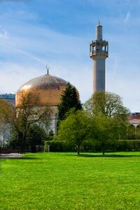 مسجد وسط لندن، رجنت پارز، معلم إسلامي شهير في العاصمة لندن.