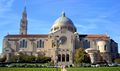 The Basilica of the National Shrine of the Immaculate Conception in Washington, D.C. is the largest Catholic church in the الولايات المتحدة.