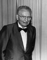 اقتصادي وحائز على جائزة نوبل في الاقتصاد پول سامويلسون (AM, 1936; PhD, 1941)