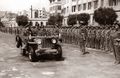 الملك فاروق يستعرض وحدات مصغرة من الجيش في ساحة قصر عابدين.