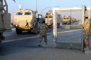 Last US convoy crosses into Kuwait.jpg