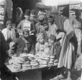 بائع خبز أمام مخبز، دمشق، 1910.