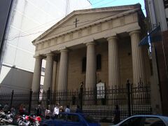كاتدرائية القديس يوحنا المعمدان الأنگليكانية ، هي أقدم مبنى للكنيسة غير الكاثوليكية في أمريكا اللاتينية.