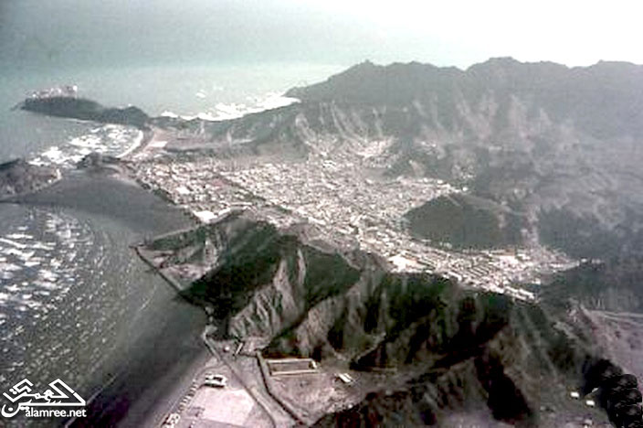ملف:ADEN---Aerial-Photo-Crater-town-1964.jpg