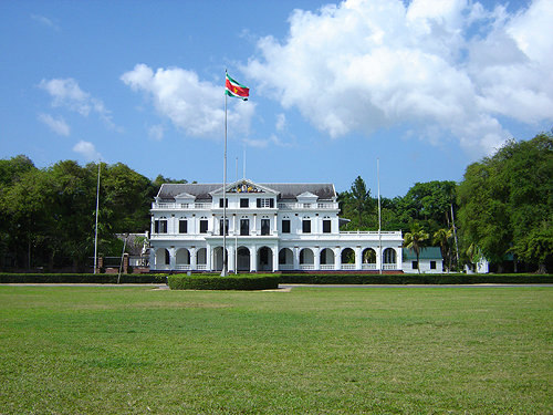 ملف:Presidential palace, Paramaribo, Suriname.jpg