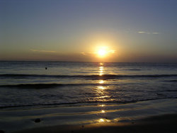 ملف:Sunset-at-Sea.jpg