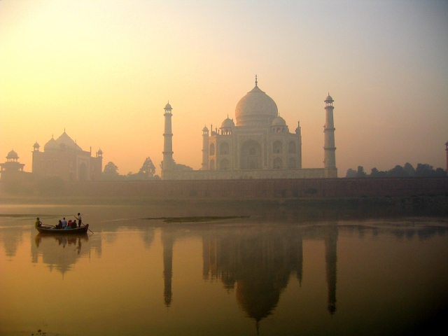 ملف:Taj Mahal reflection on Yamuna river, Agra.jpg