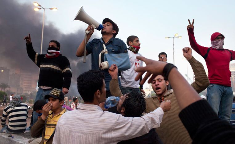 ملف:متظاهرون في ميدان التحرير صباح 9 أبريل 2011.JPG