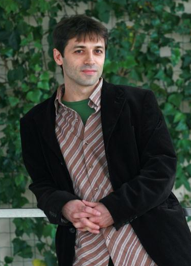 ملف:Luis Prieto1.jpg