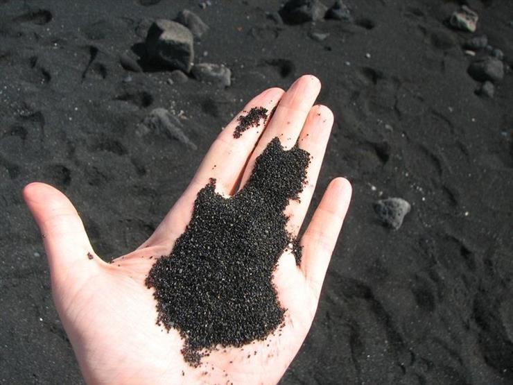 ملف:الرمال السوداء في البرلس.jpg