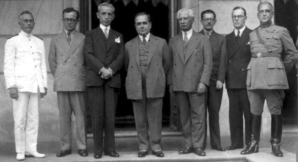 ملف:Getúlio Vargas com Ministros - 1931.jpg