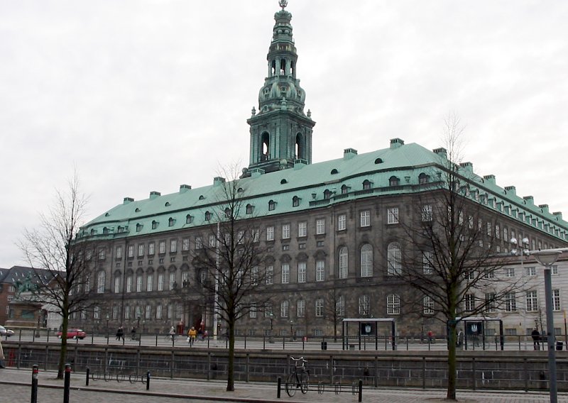 ملف:Christiansborg 2004.jpg