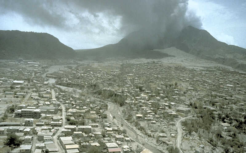 ملف:Montserrat eruption.JPG