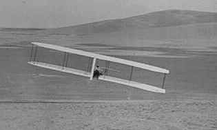 ملف:1902 Wright glider turns.jpeg