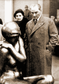 ملف:Ataturk opens Ankara Museum of Fine Arts and Sculpture.gif