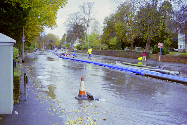ملف:A23 closed by floods, November 2000 - geograph.org.uk - 1656937.jpg