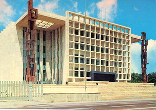 ملف:Palais du Senat iranien (1970).jpg