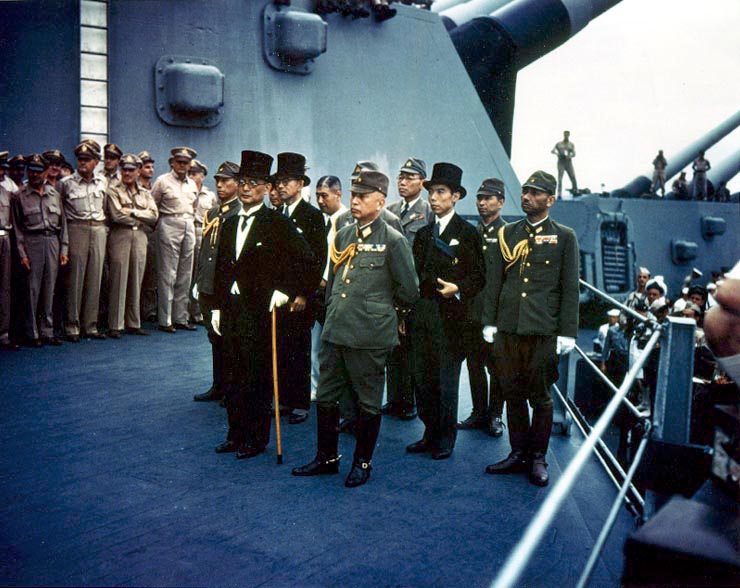 ملف:Surrender of Japan - USS Missouri.jpg