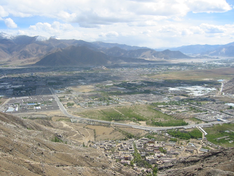 ملف:Lhasa Valley in Tibet.jpg