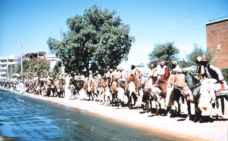 ملف:People on horseback in Fort Lamy, Chad.jpg