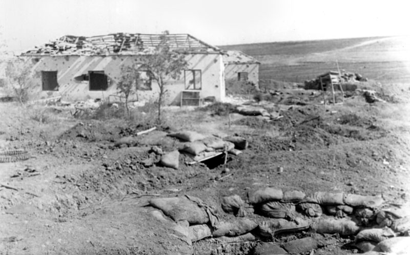 ملف:Nitzanim bombarded.jpg