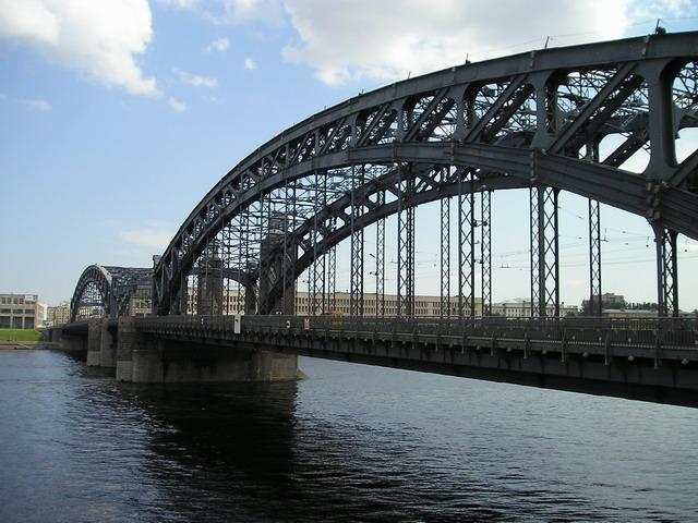 ملف:Neva Bridge Bolsheohtinskiy.jpg