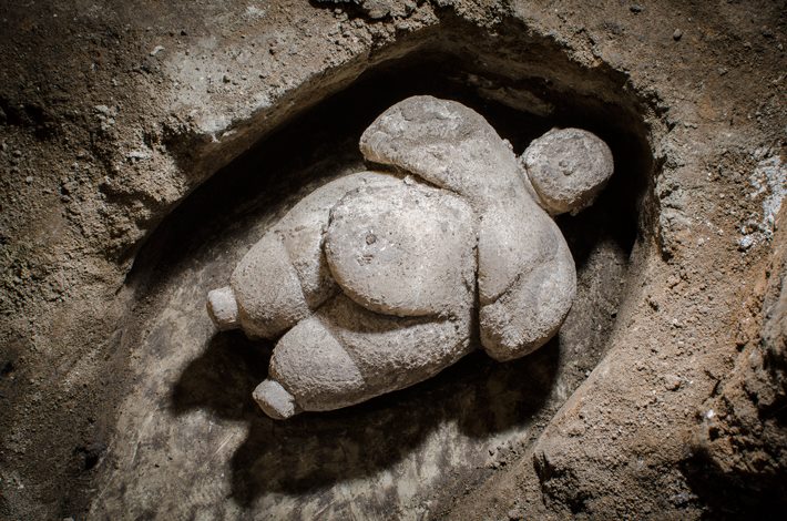 ملف:Limestone figurine that is at least 8,000 years old was unearthed in Çatalhöyük in southern Turkey.jpg