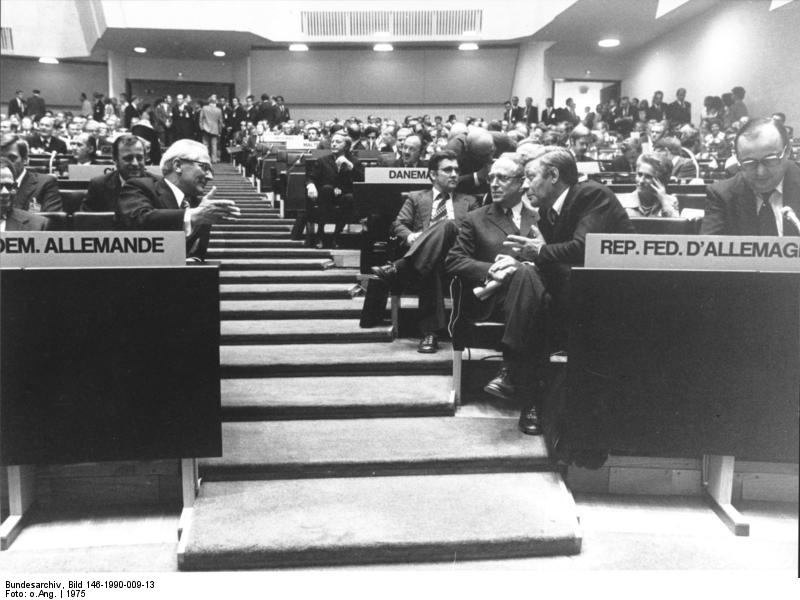 ملف:Bundesarchiv Bild 146-1990-009-13, Helsinki, KSZE-Konferenz.jpg