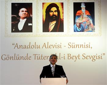 ملف:الرئيس التركي عبد الله جول يلقي كلمة بعد حفل إفطار الإتحاد العلوي في إسطنبول، 24 يوليو 2013.jpg