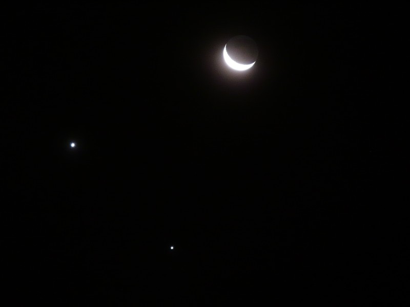 ملف:Conjunção Lua-Vênus-Júpiter.jpg