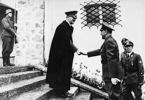 ملف:Adolf Hitler meets Ante Pavelić.1941.jpg