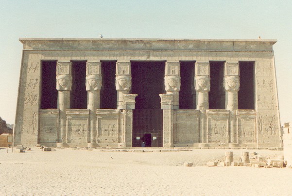 ملف:Dendera Temple of Hathor.jpg