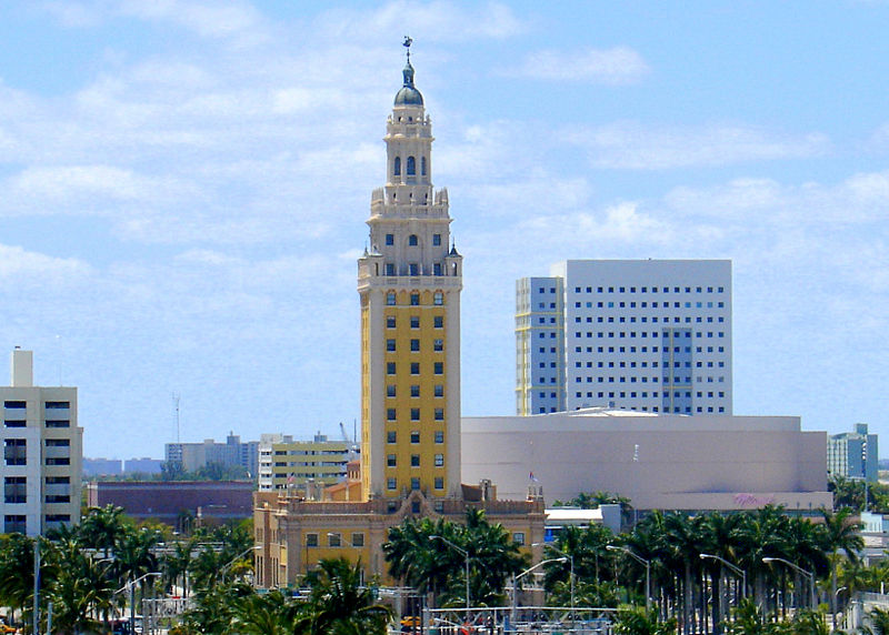 ملف:Miami freedom tower for wikipedia by tom schaefer miamitom 0004.JPG