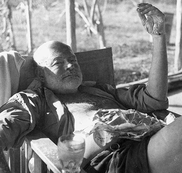 ملف:Ernest Hemingway Kenya safari 1954.png