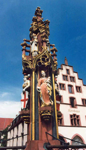 ملف:Fischbrunnen Freiburg.jpg