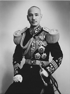 ملف:Chiang Kai-shek in full uniform2.jpeg