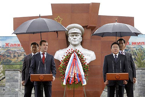 ملف:Dmitry Medvedev in Mongolia August 2009-3.jpg
