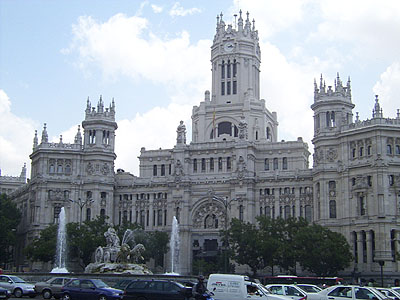 ملف:Plaza de Cibeles - Palacio de Communicaciones Madrid 2002.jpg