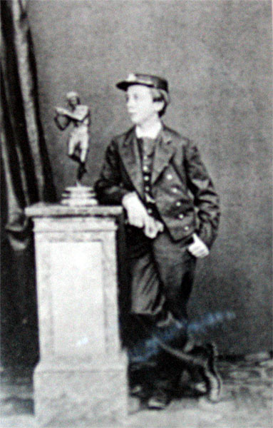 ملف:Sydney-dickens.jpg