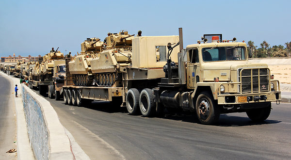 ملف:Egyptian tanks in transit in Sinai on Aug 9 2012.jpg