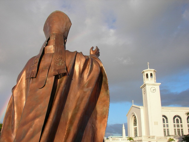 ملف:Dulce Nombre de Maria Cathedral Basilica in Hagatna, Guam.jpg