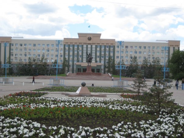 ملف:Aktobe Government Building.jpg