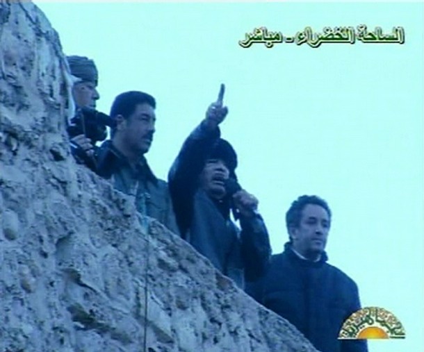 ملف:معمر القذافي في خطاب 25 فبراير 2011 بالساحة الخضراء.jpg