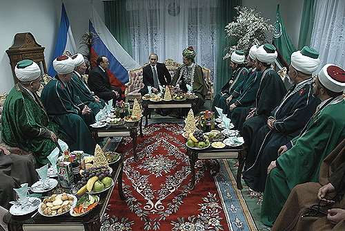 ملف:Putin and Muslim religious leaders of Bashkortostan.jpg