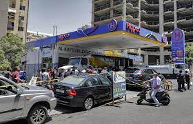 ملف:صفوف السيارات في محطة بنزين في لبنان.jpg