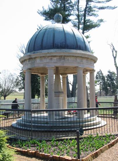ملف:Andrew Jackson Tomb.jpg