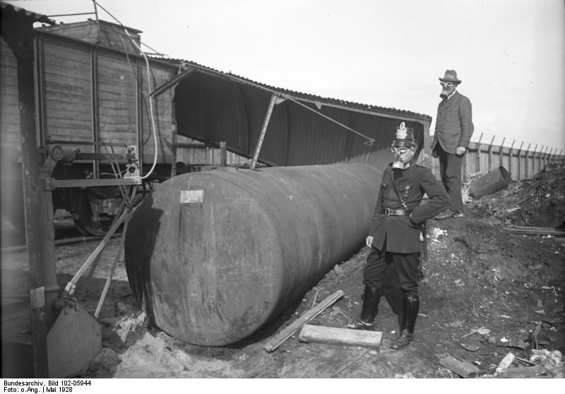 ملف:Bundesarchiv Bild 102-05944, Hamburg, Giftgaskatastrophe.jpg