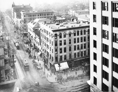 ملف:Fayetteville and Martin Streets Raleigh 1908.jpg