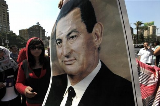ملف:مظاهرات تطالب بعودة مبارك للحكم 24 يونيو 2011.jpg