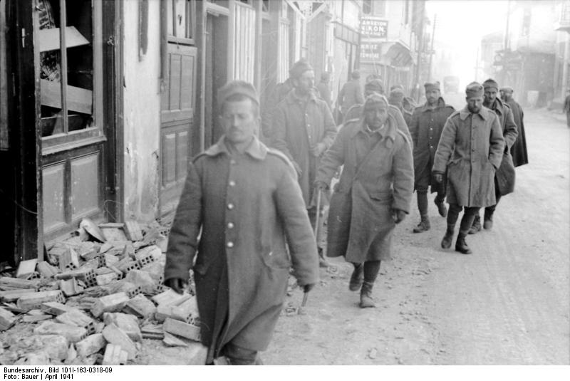 ملف:Bundesarchiv Bild 101I-163-0318-09, Griechenland, griechische Soldaten in Ortschaft.jpg